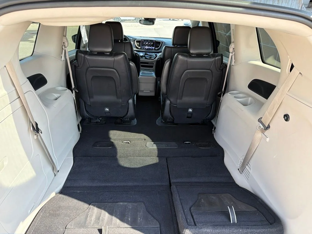 Used 2023 Black Chrysler Touring L image 11