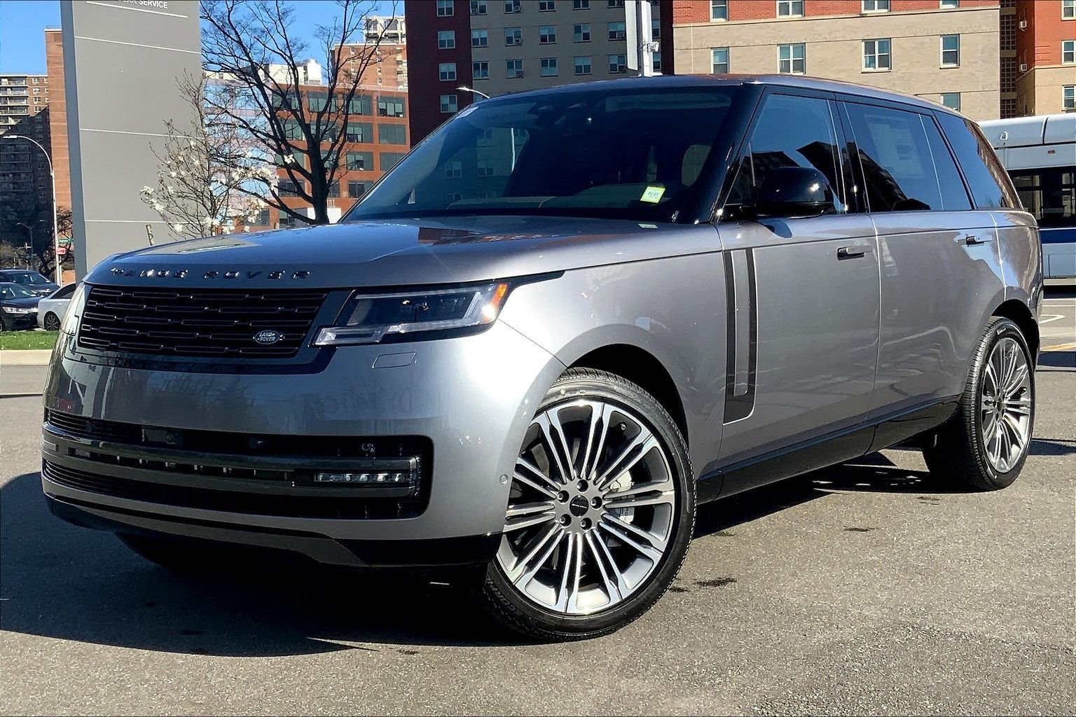 2026 Land Rover Range Rover 4.4 SE LWB 7's photo