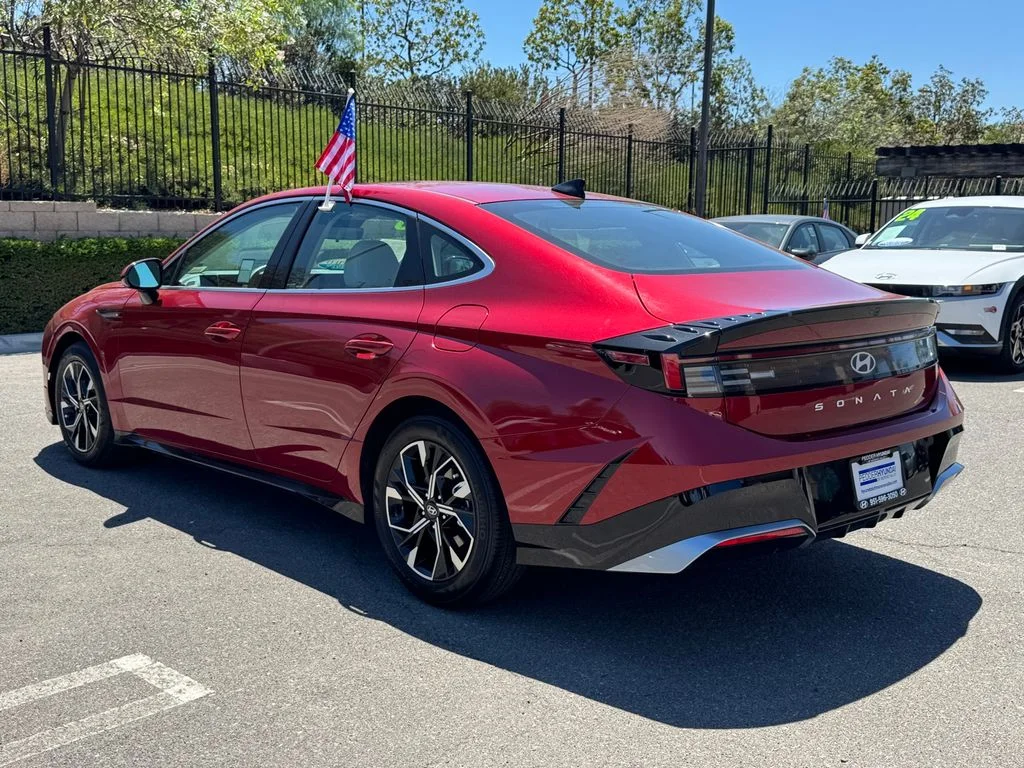Used 2025 Red Hyundai SEL image 2
