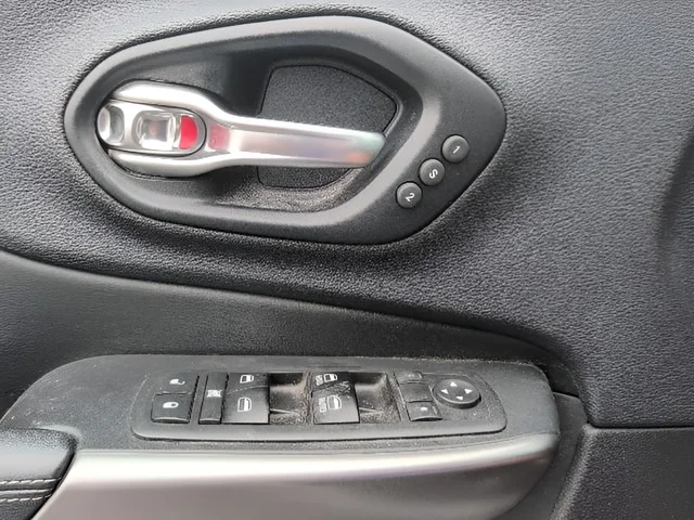 Used 2019 Billet Silver Metallic Clearcoat Jeep Limited image 17