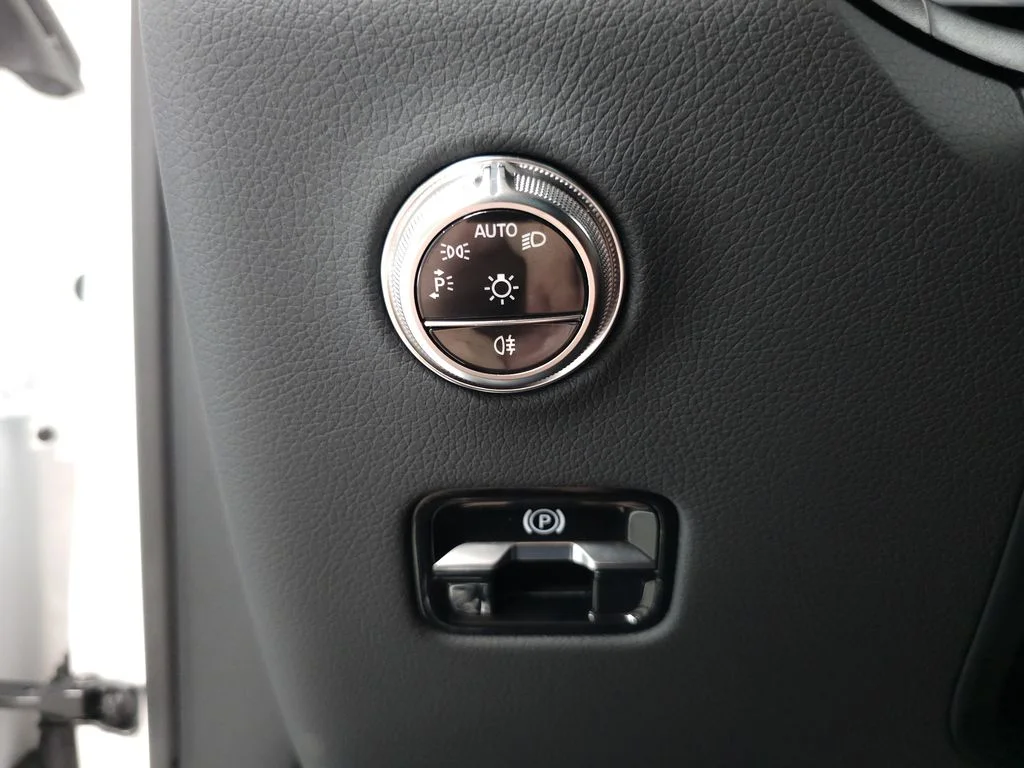 Certified Used 2026 Polar White Mercedes-Benz GLC 300 image 9