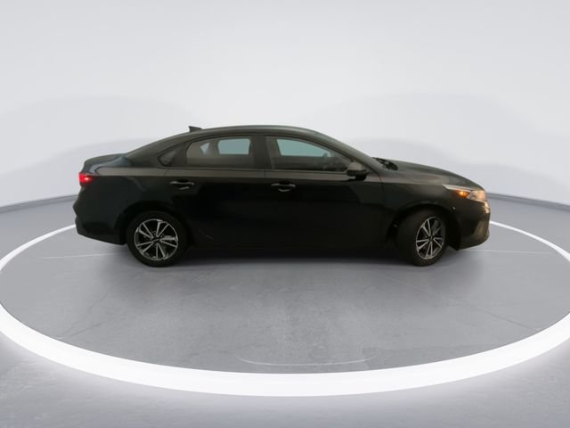 Used 2023 Black Kia LXS image 7