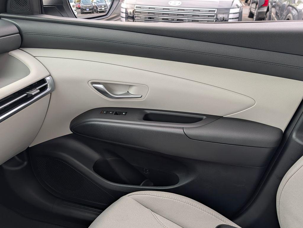 New 2026 White Hyundai SEL FWD image 24