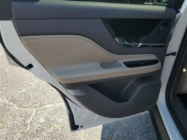 Used 2020 White Lincoln Reserve image 24