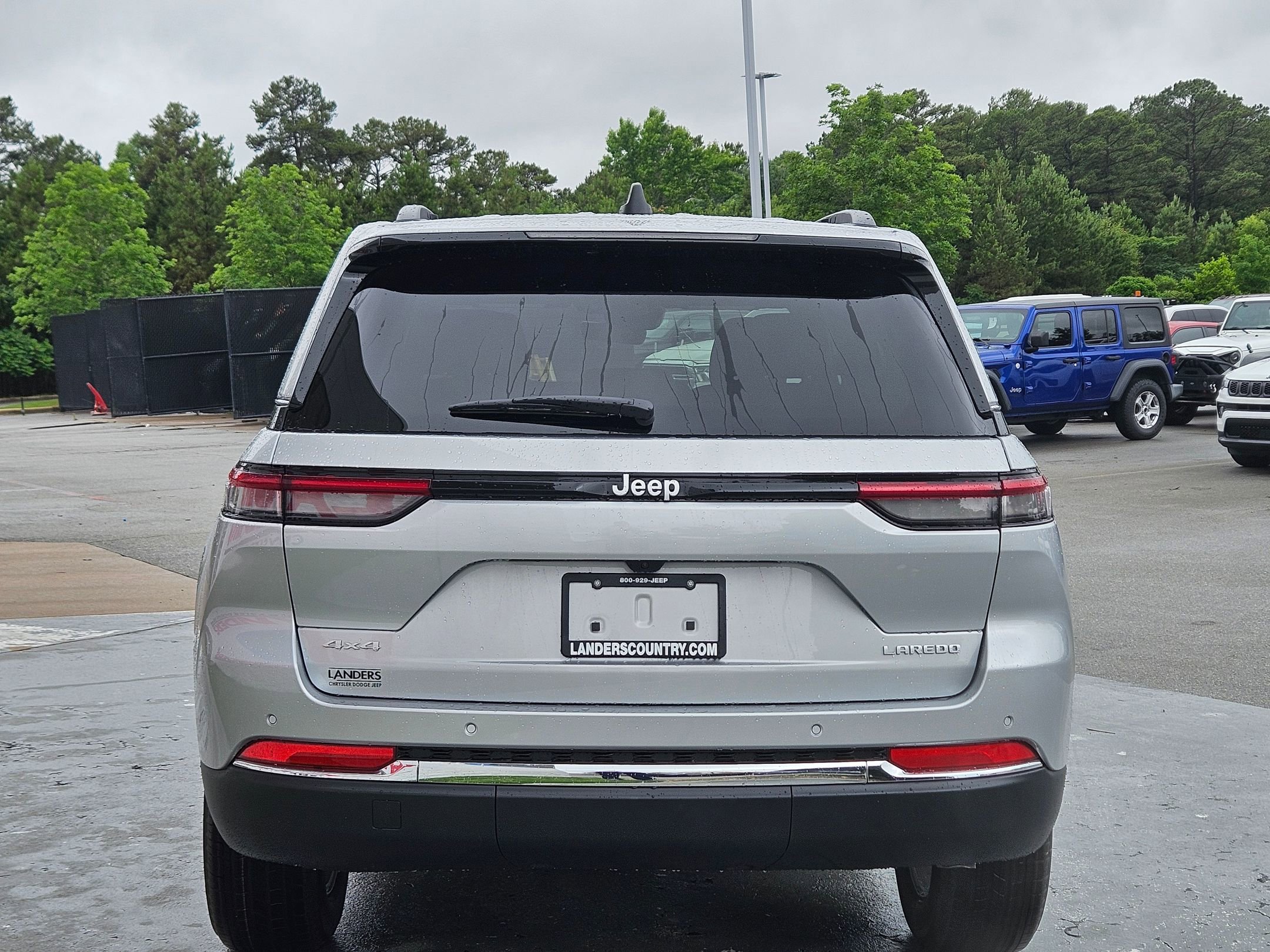 New 2026 Silver Zynith Exterior Paint Jeep Laredo image 6