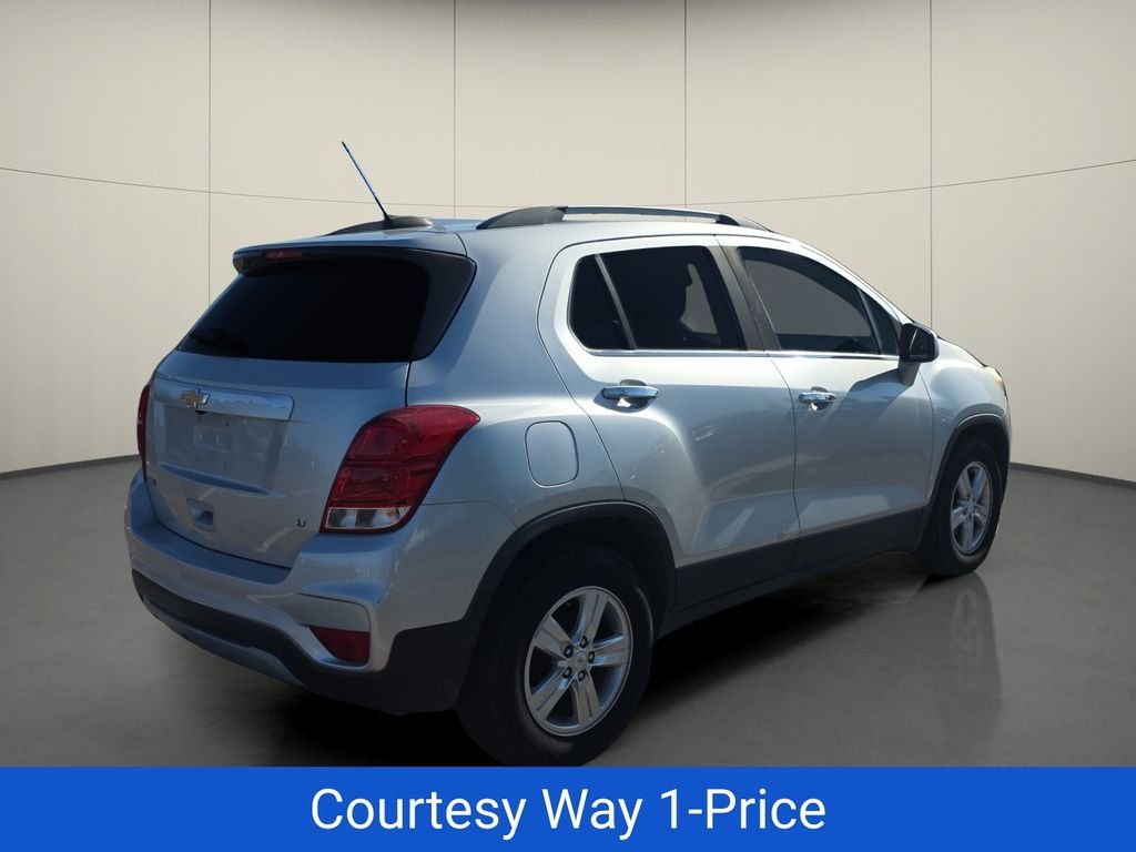 Used 2018 Silver Chevrolet LT image 10