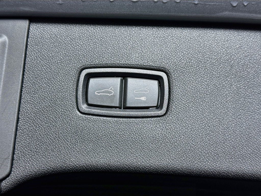 Used 2024 Dolomite Silver Metallic Porsche Base image 37