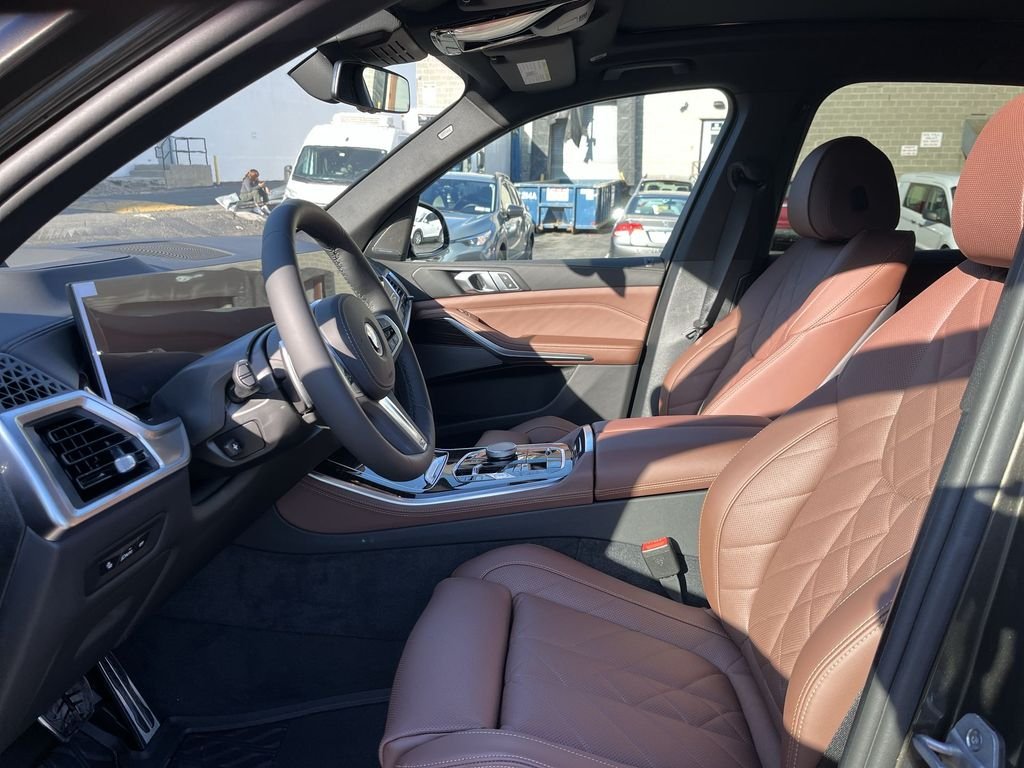 New 2026 Green Metallic BMW xDrive50e image 11