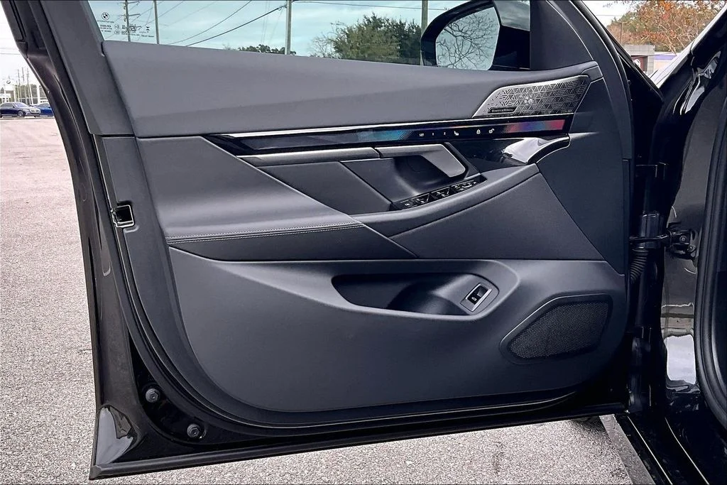 2026 BMW 5 Series 550e - Photo 13