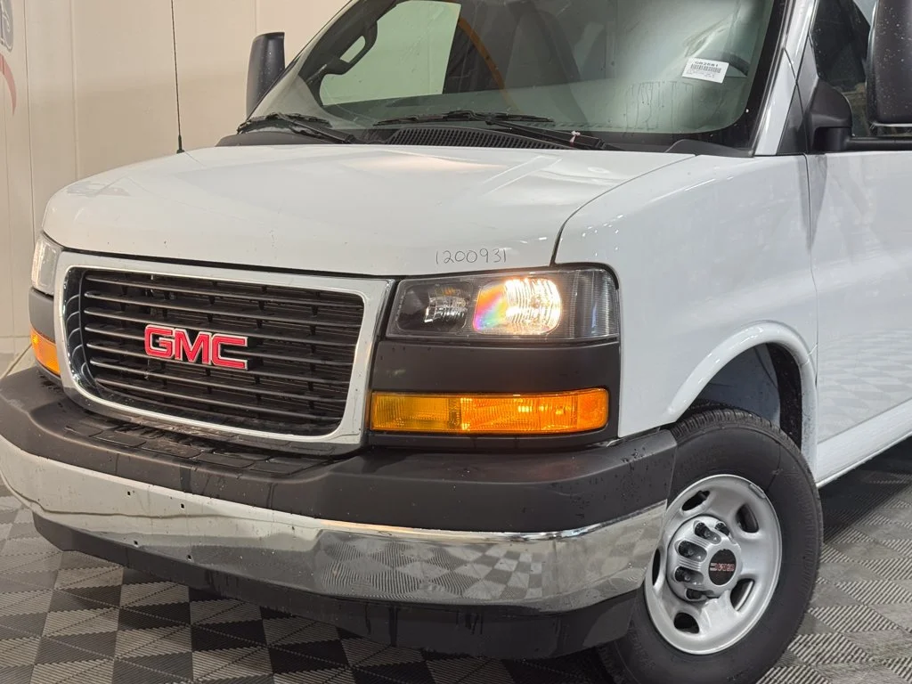 New 2026 Summit White GMC 1WT image 3