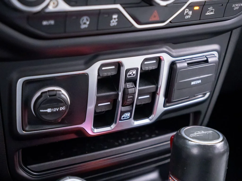 Used 2021 Gray Jeep High Altitude image 29