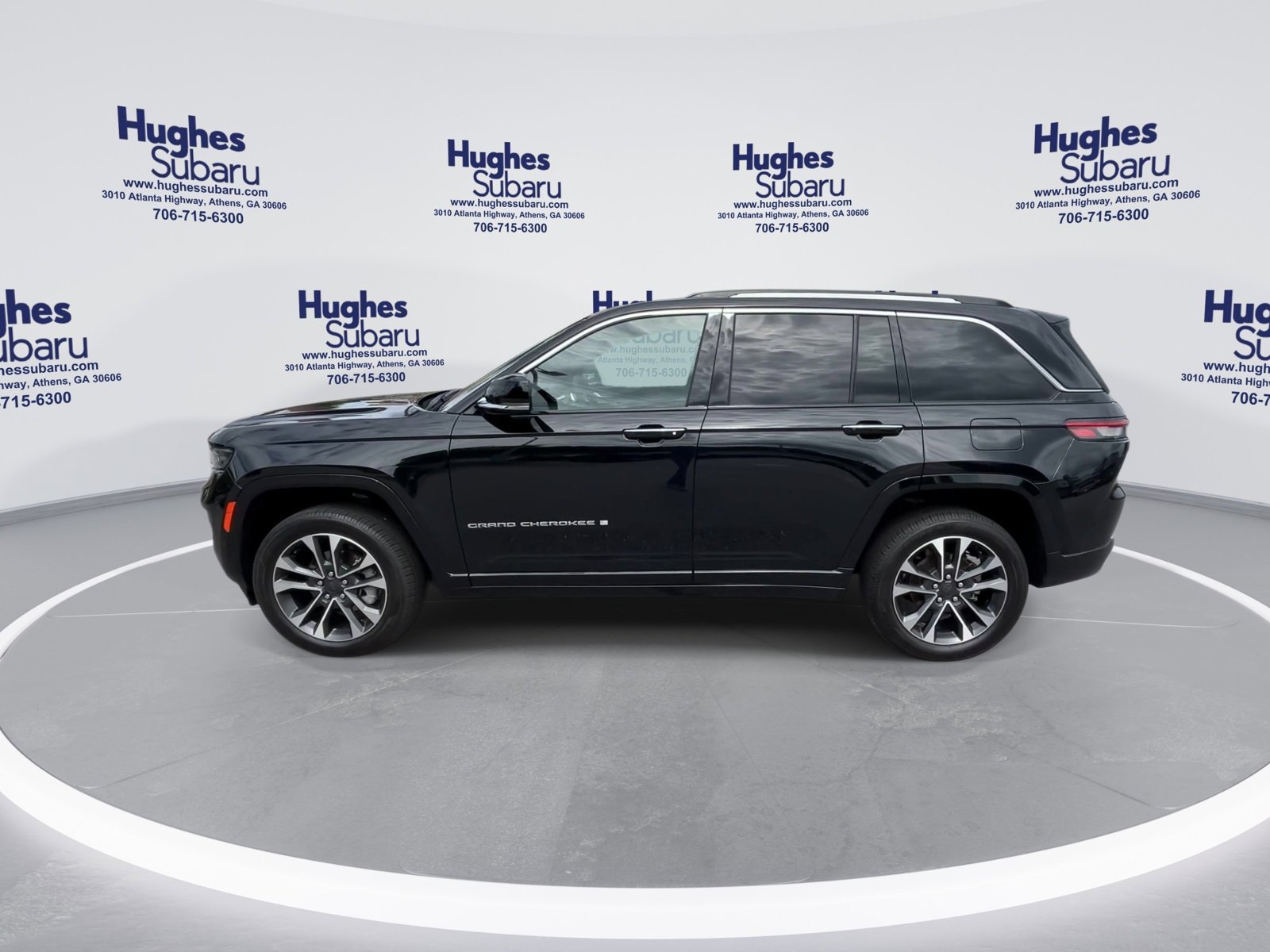 Used 2023 Diamond Black Crystal Pearlcoat Jeep Overland image 7