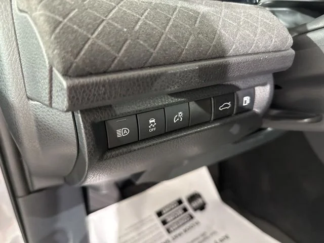 Used 2025  Toyota XLE image 21