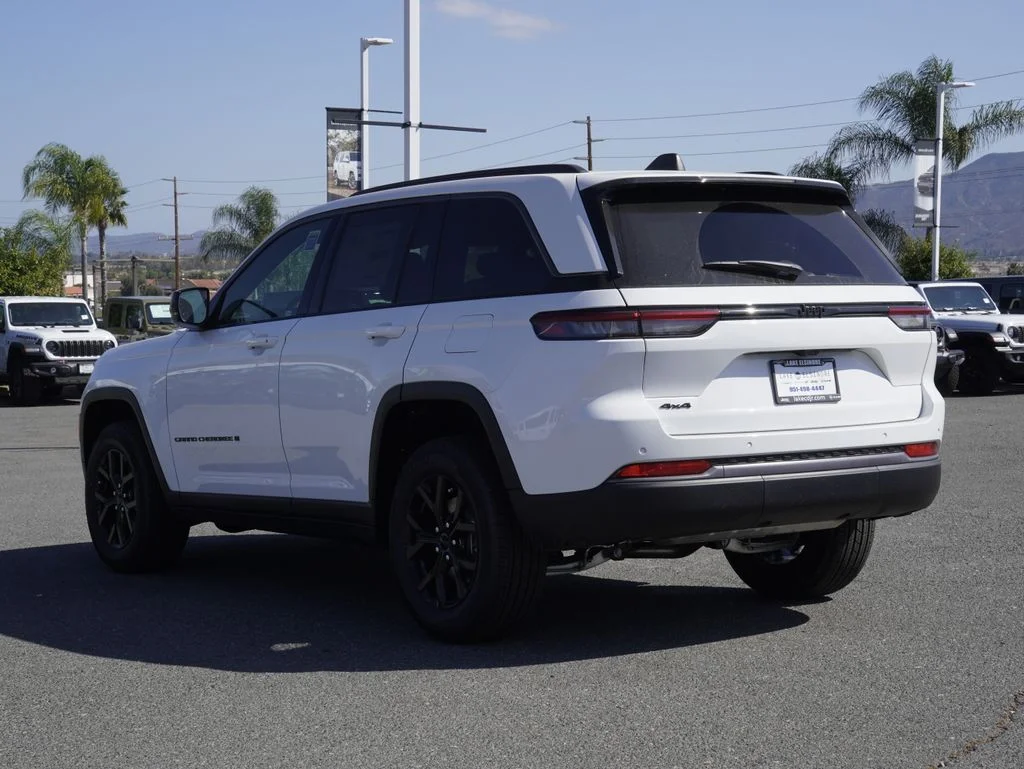 New 2026 Bright White Clear-Coat Exterior Paint Jeep Laredo Altitude image 6