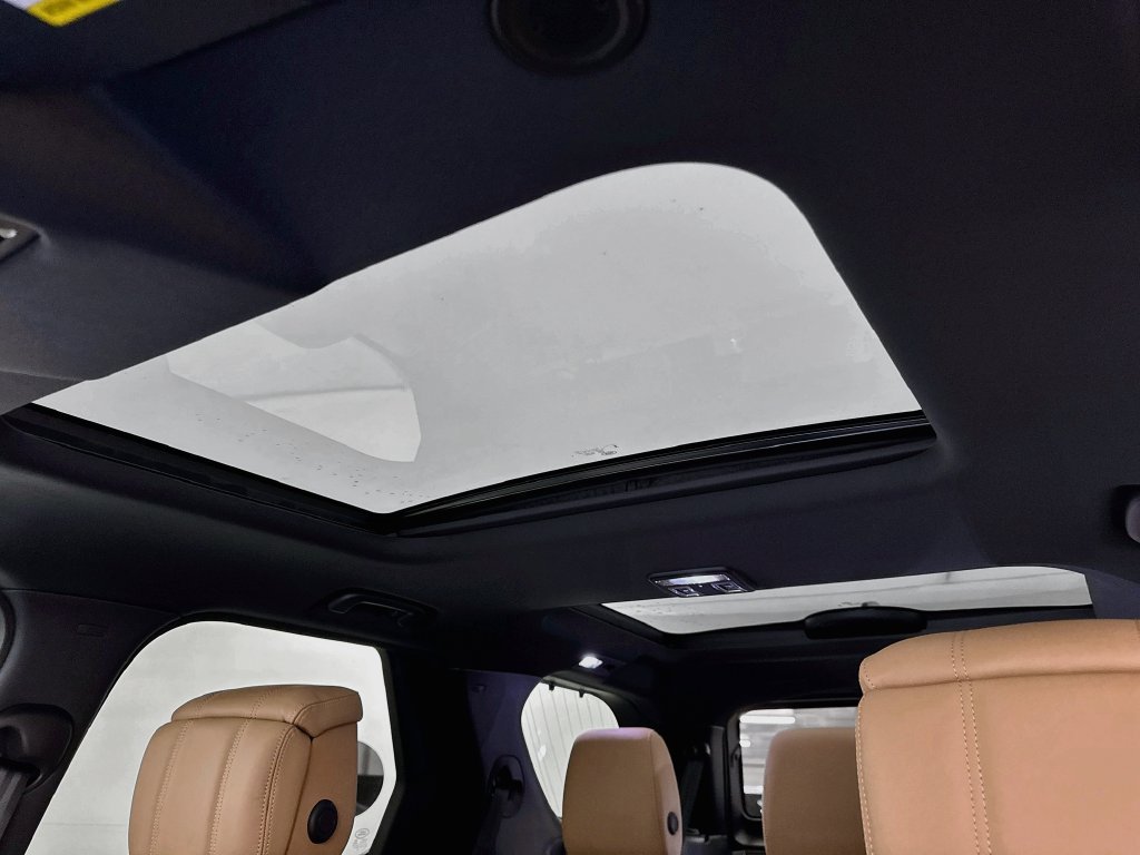 New 2026 Santorini Black Land Rover Dynamic SE image 22