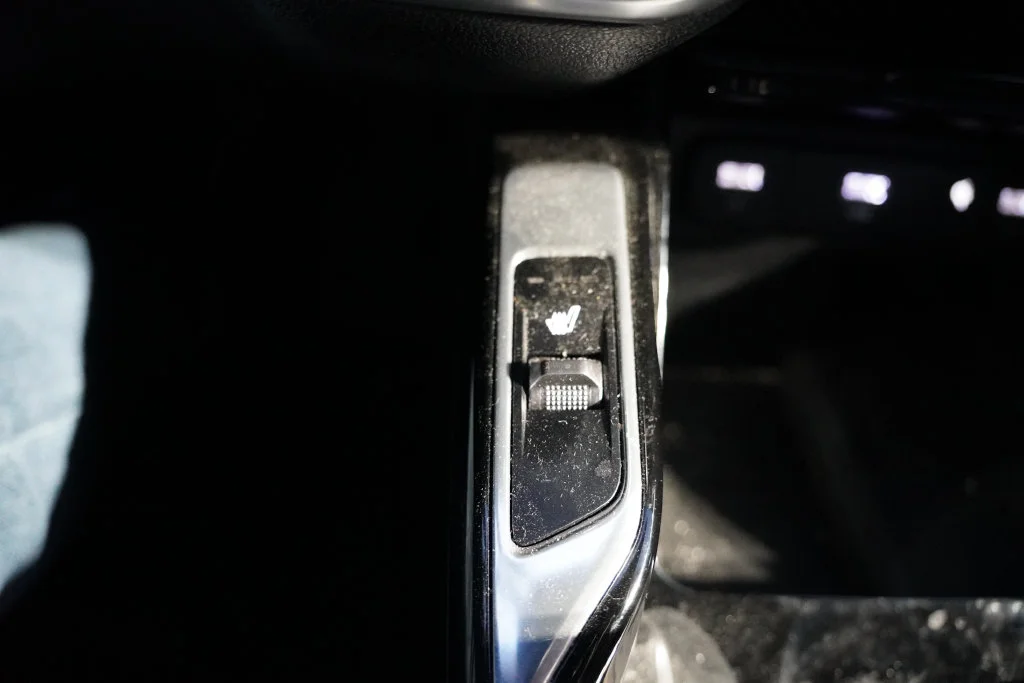Used 2023 Everlasting Silver Kia SX image 6
