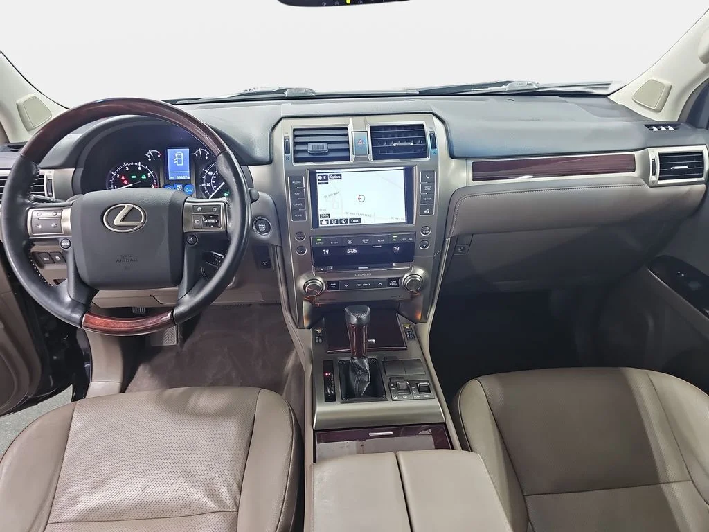 Used 2017 Black Lexus 460 image 10