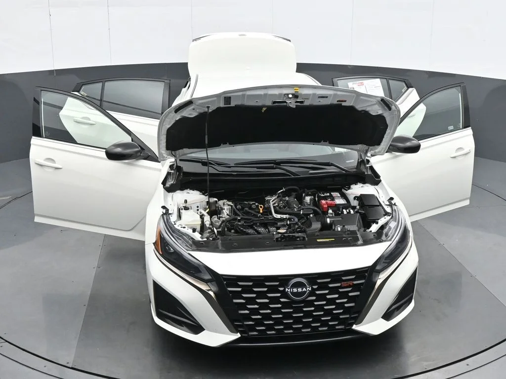 Used 2025 White Nissan 2.5 SR image 35