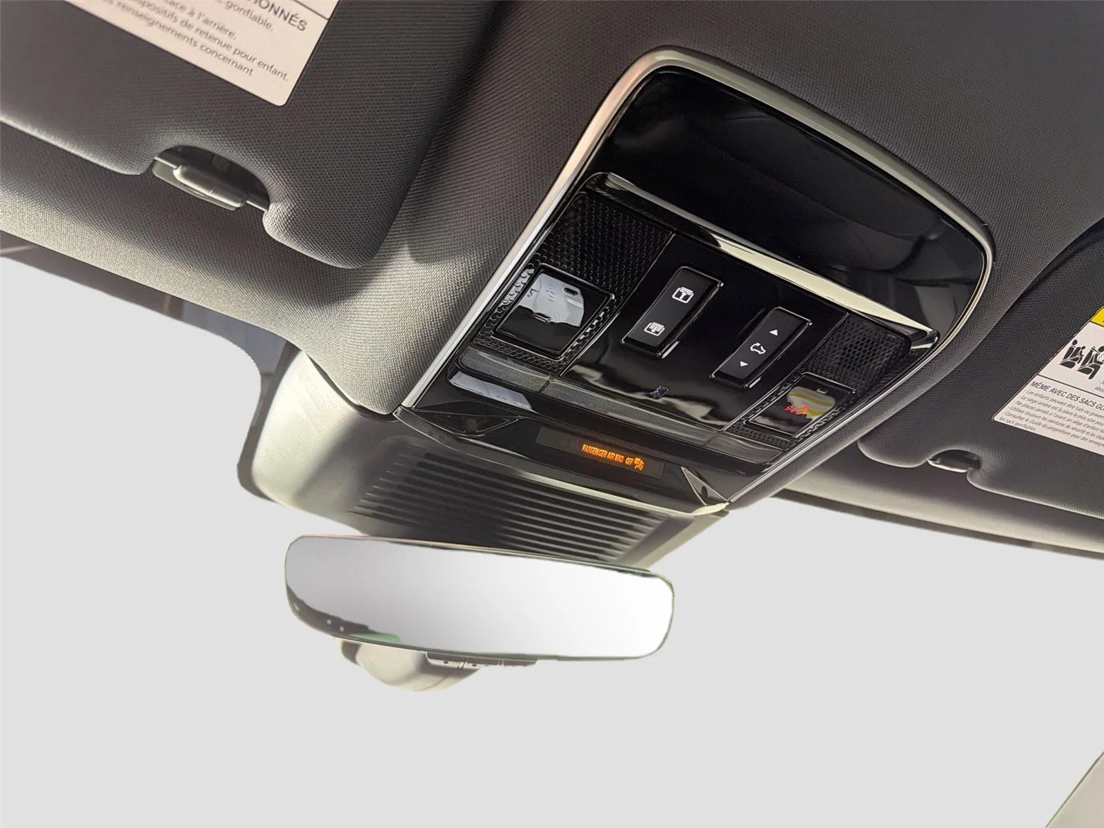 New 2026 Borasco Grey LAND ROVER SE image 18