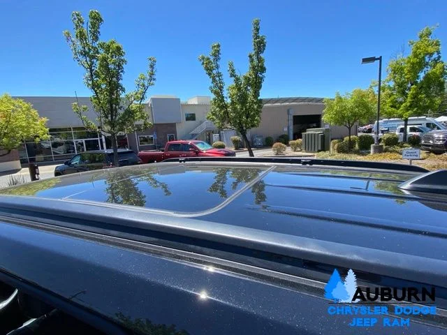 New 2026 Diamond Black Crystal Pearl-Coat Exterior Paint Jeep  image 8