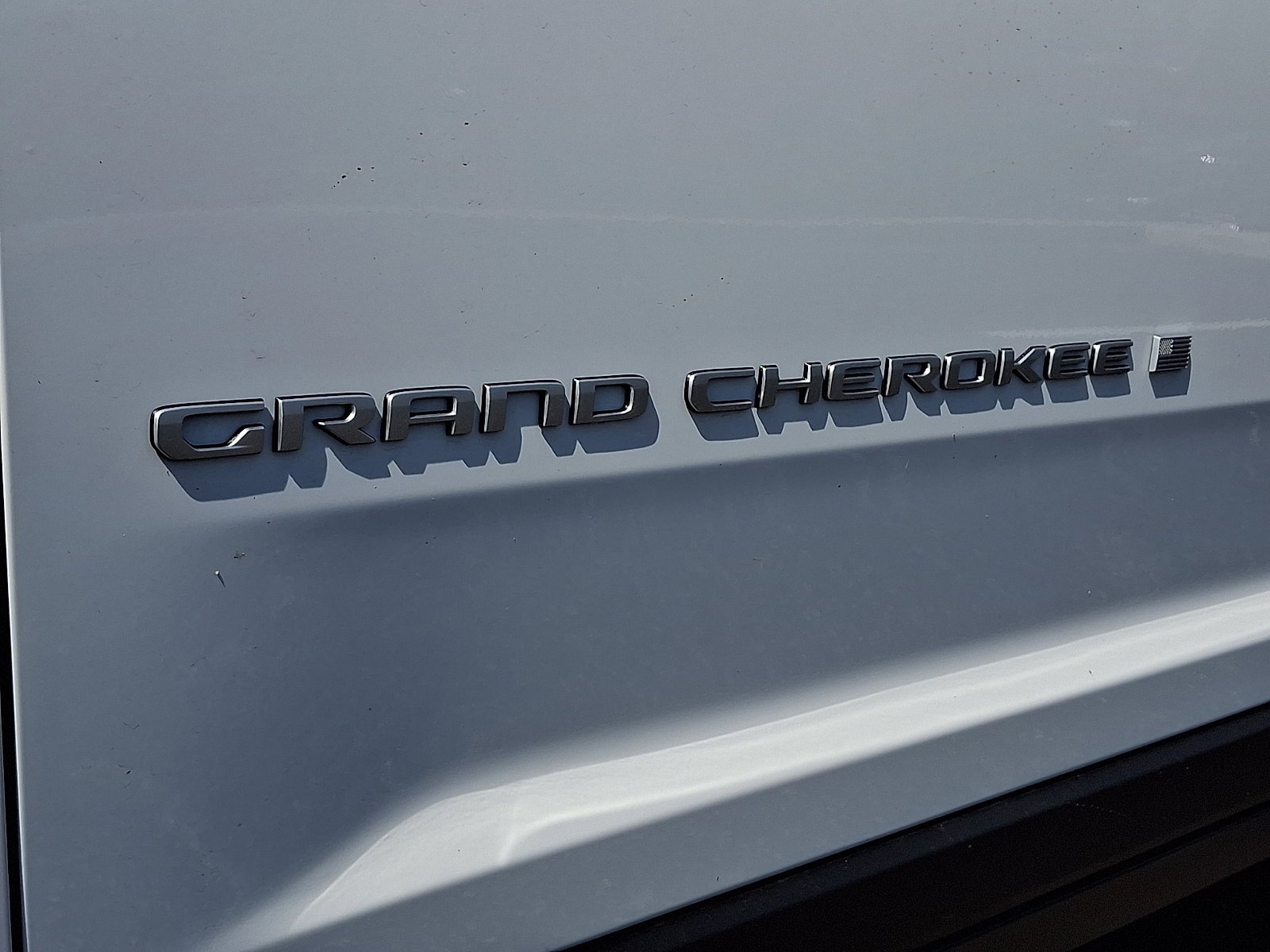 New 2026 Bright White Clear-Coat Exterior Paint Jeep Limited image 19