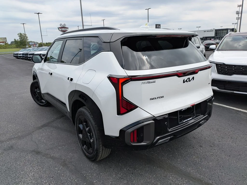 New 2027 Snow White Pearl Kia X-Line S image 32
