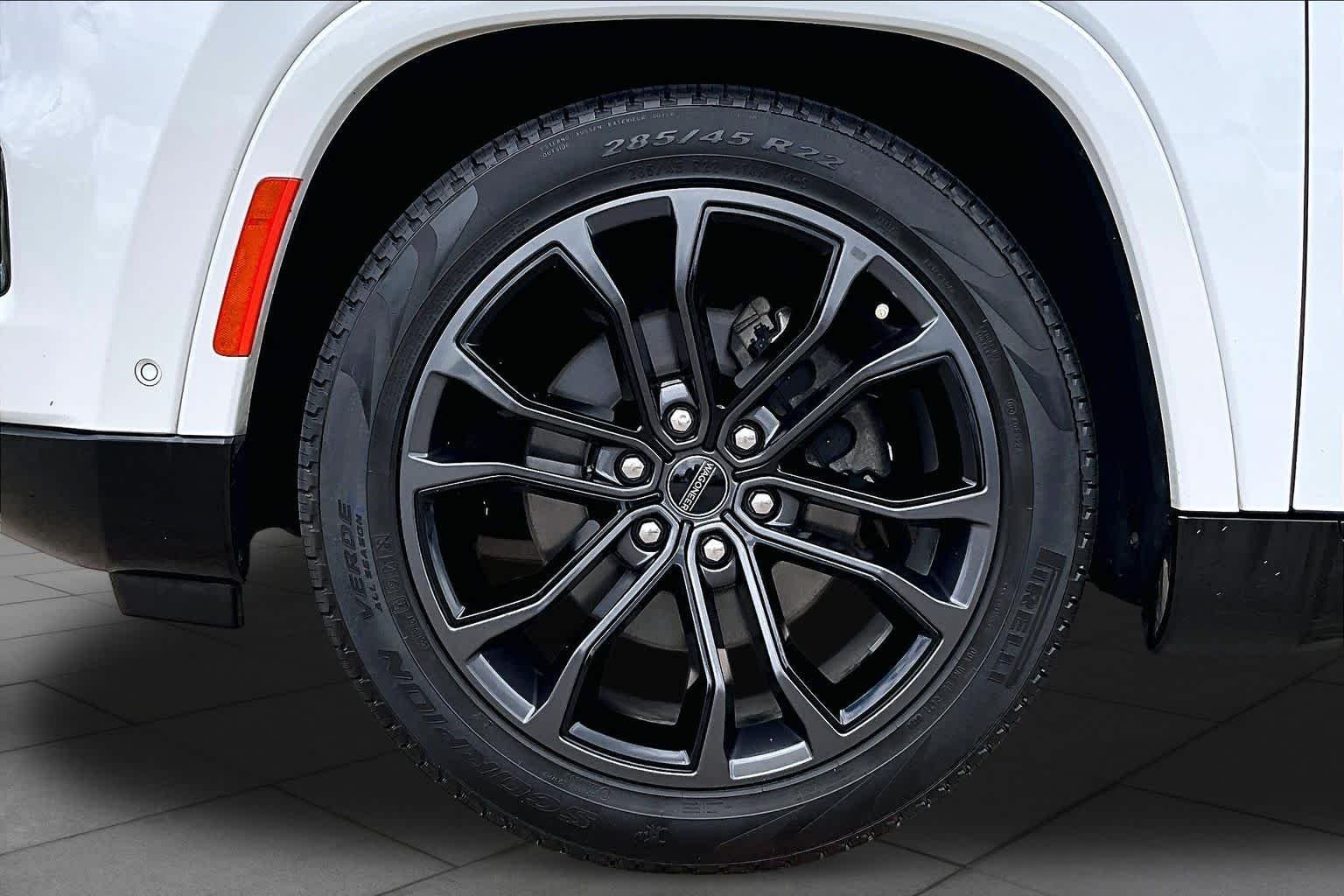 Used 2024 Bright White Clearcoat Jeep Series II Obsidian image 10