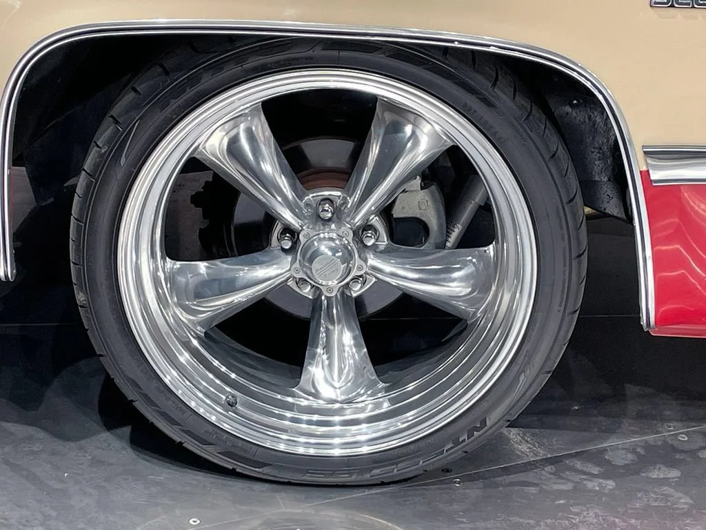 Used 1985  Chevrolet NA image 11
