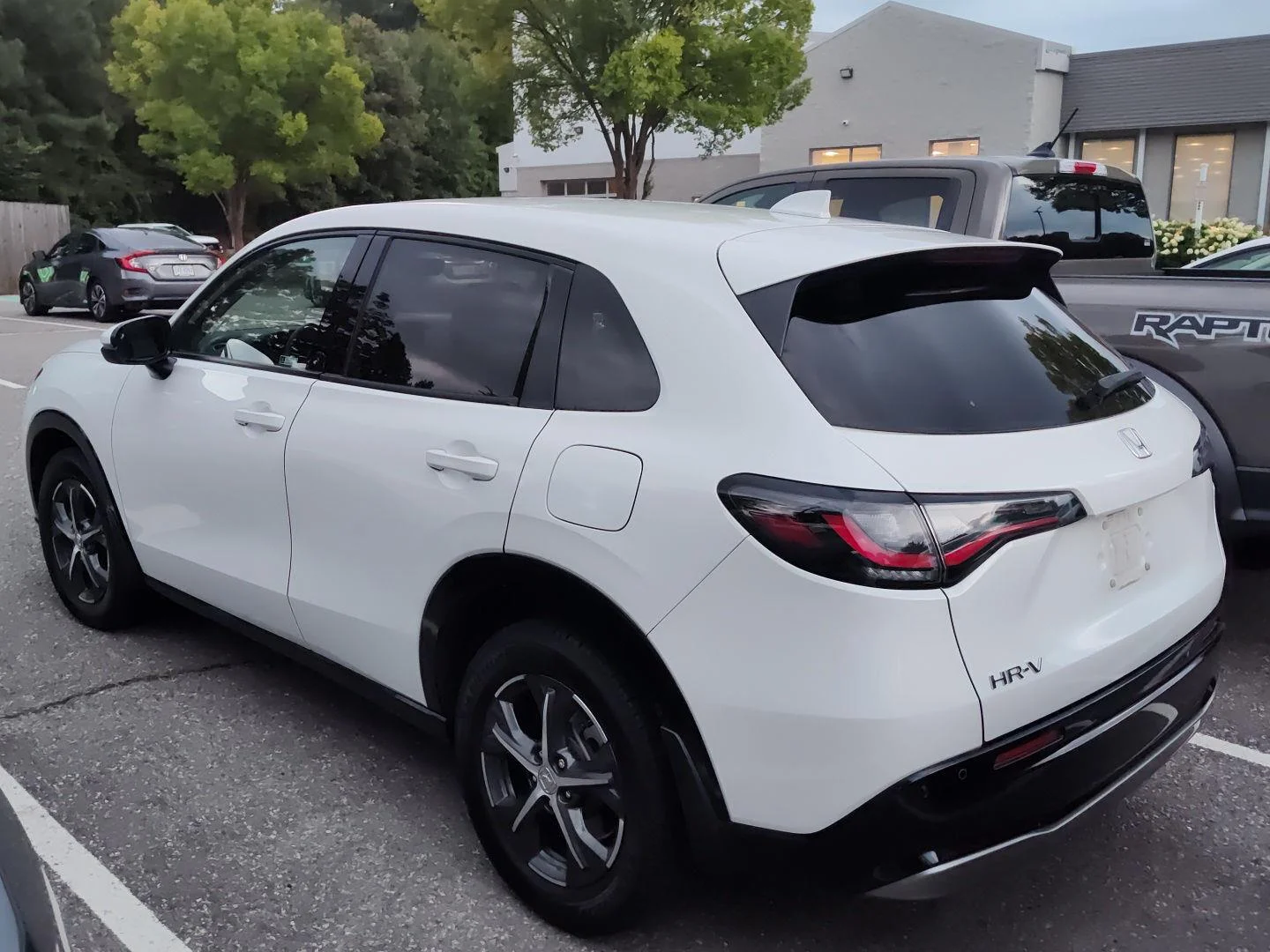 Used 2024 Platinum White Pearl Honda EX-L image 5