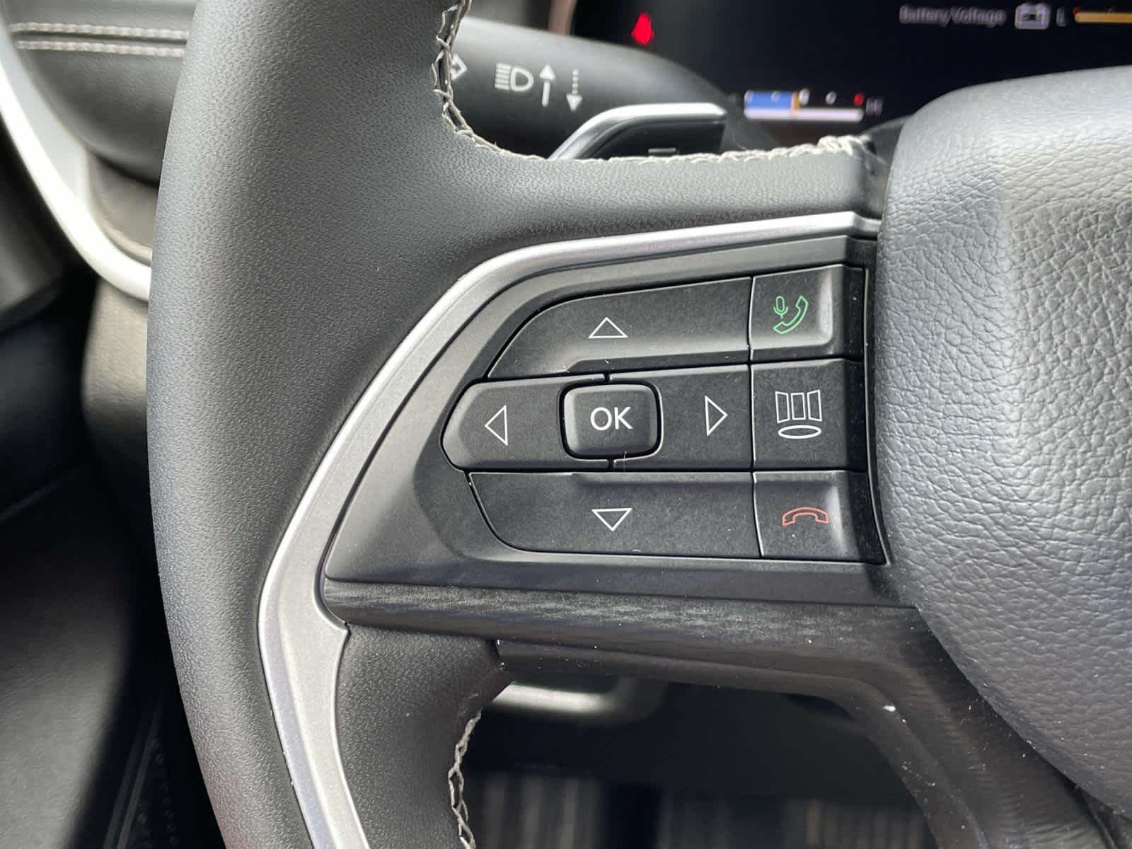 Used 2023 Whi/white Jeep Altitude image 33