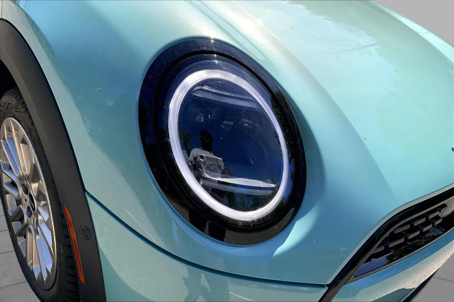 New 2027 Ocean Wave Green Metallic MINI Iconic image 13
