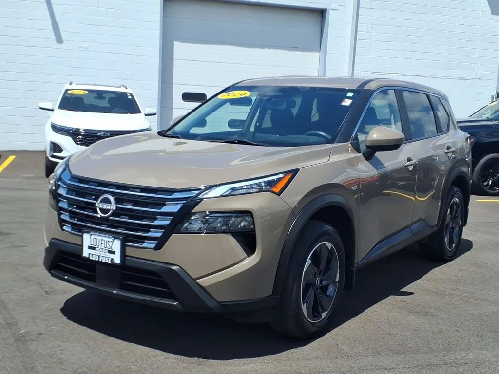 Used 2024 Beige/tan Nissan SV image 8