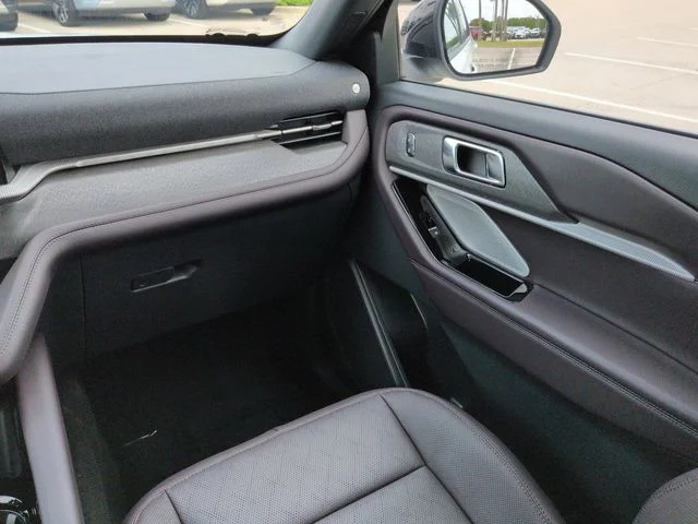 New 2026 Star White Metallic Tri-Coat Ford Platinum™ image 17