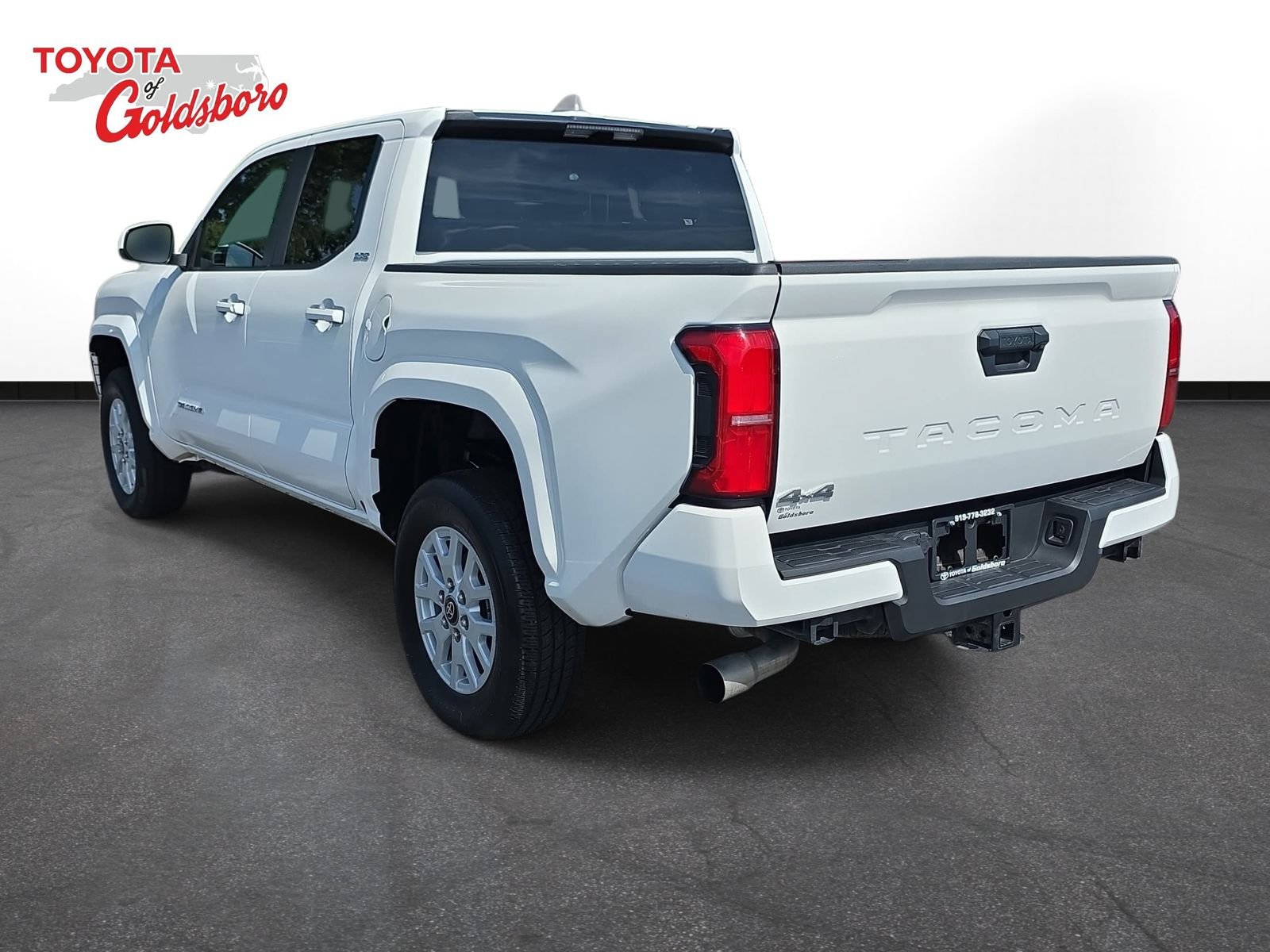 2025 Toyota Tacoma SR5 - Photo 7