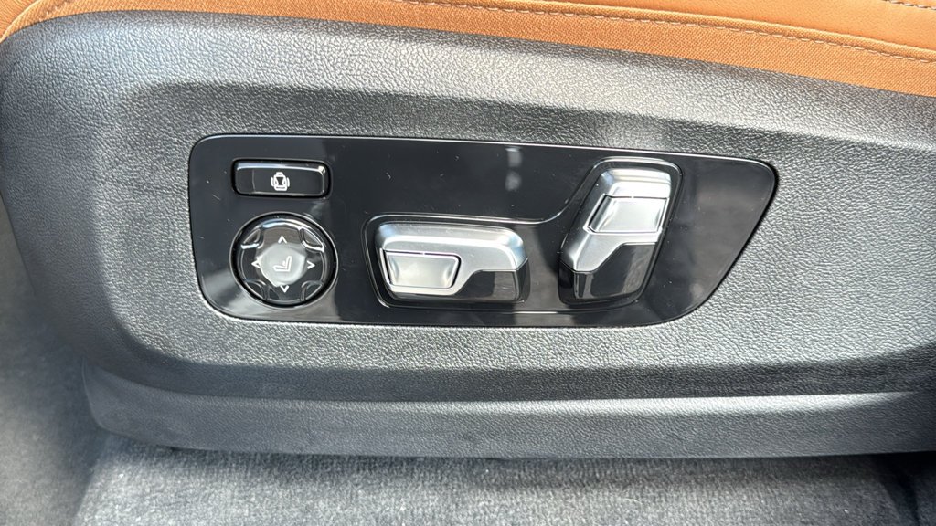 New 2027 Mineral White Metallic BMW xDrive40i image 11