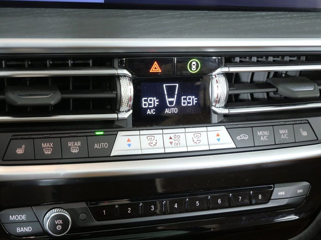 Used 2024 White BMW xDrive30i image 46