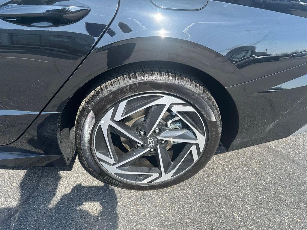 New 2026 Black Hyundai SEL Sport image 6