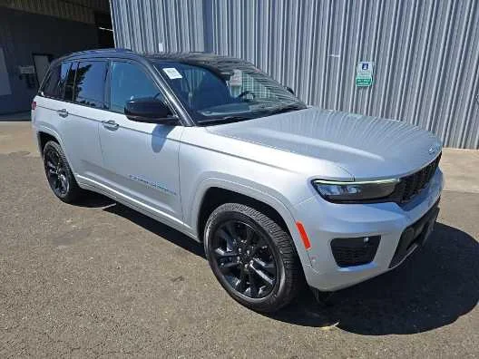Used 2022 Silver Zynith Jeep Overland image 3