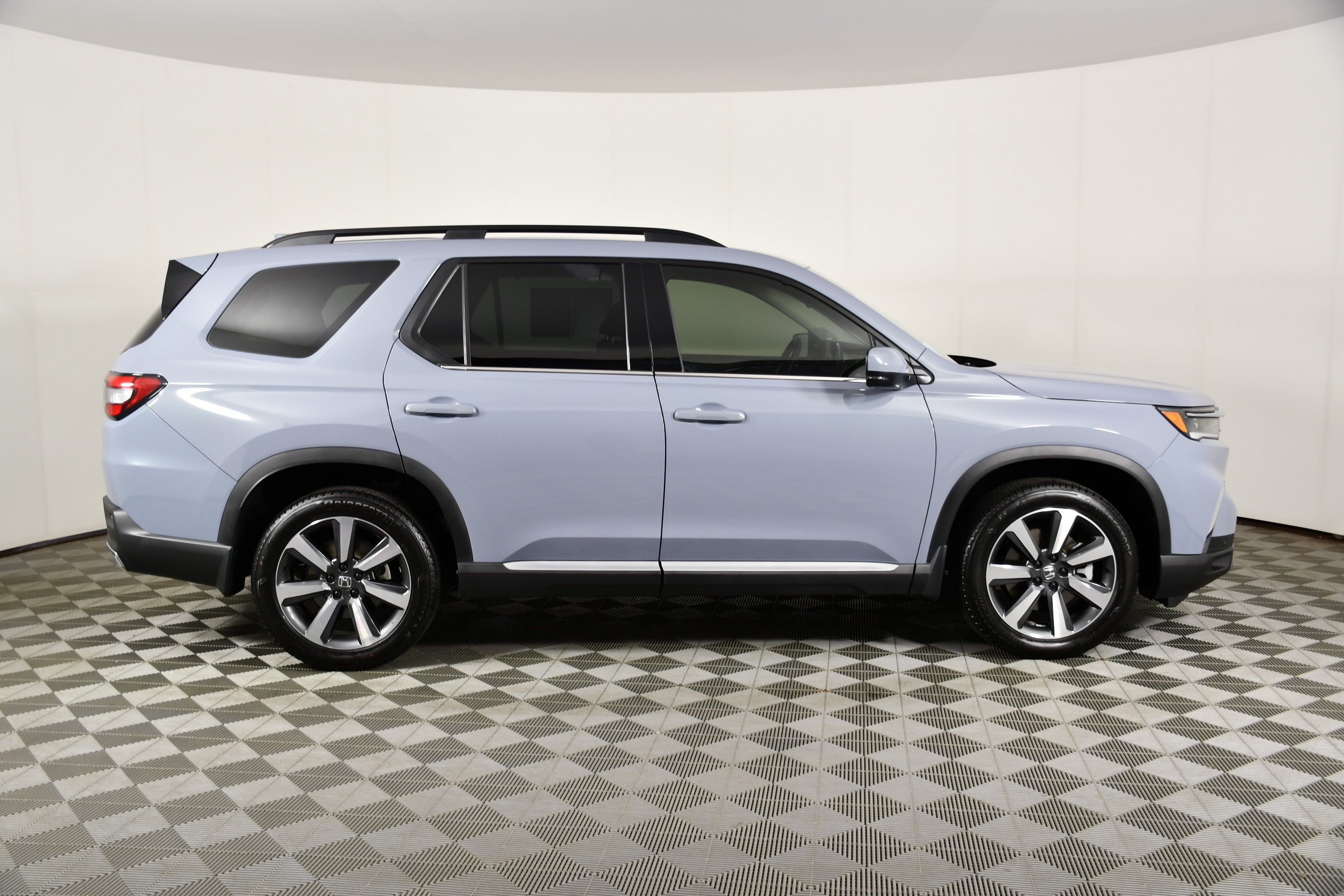 Certified Used 2025 Sonic Gray Pearl Honda AWD TRG image 5