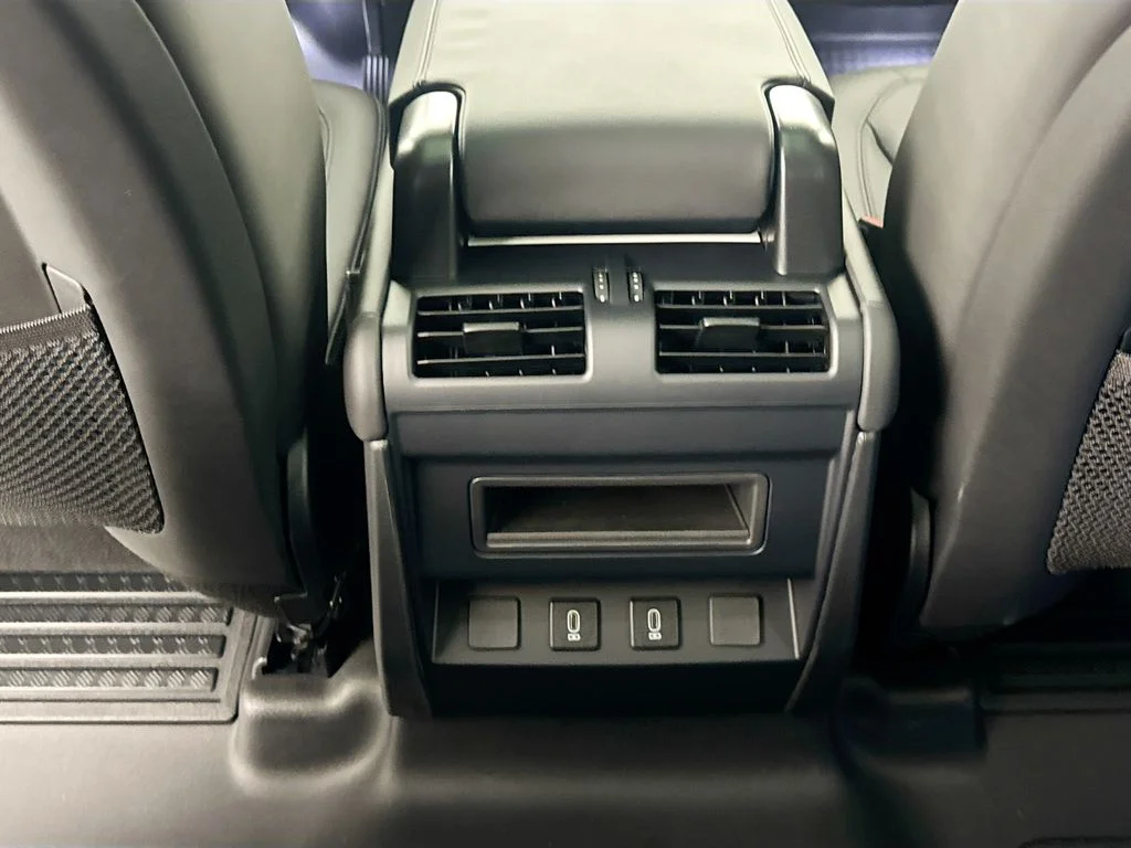 New 2026 Fuji White Land Rover X-Dynamic SE image 24