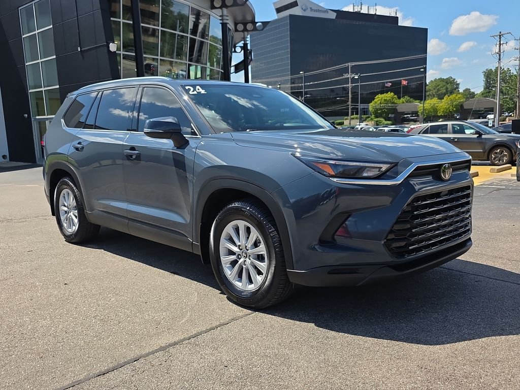 Used 2024 White Toyota XLE image 7