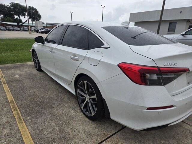 Used 2024 Platinum White Pearl Honda Touring image 3