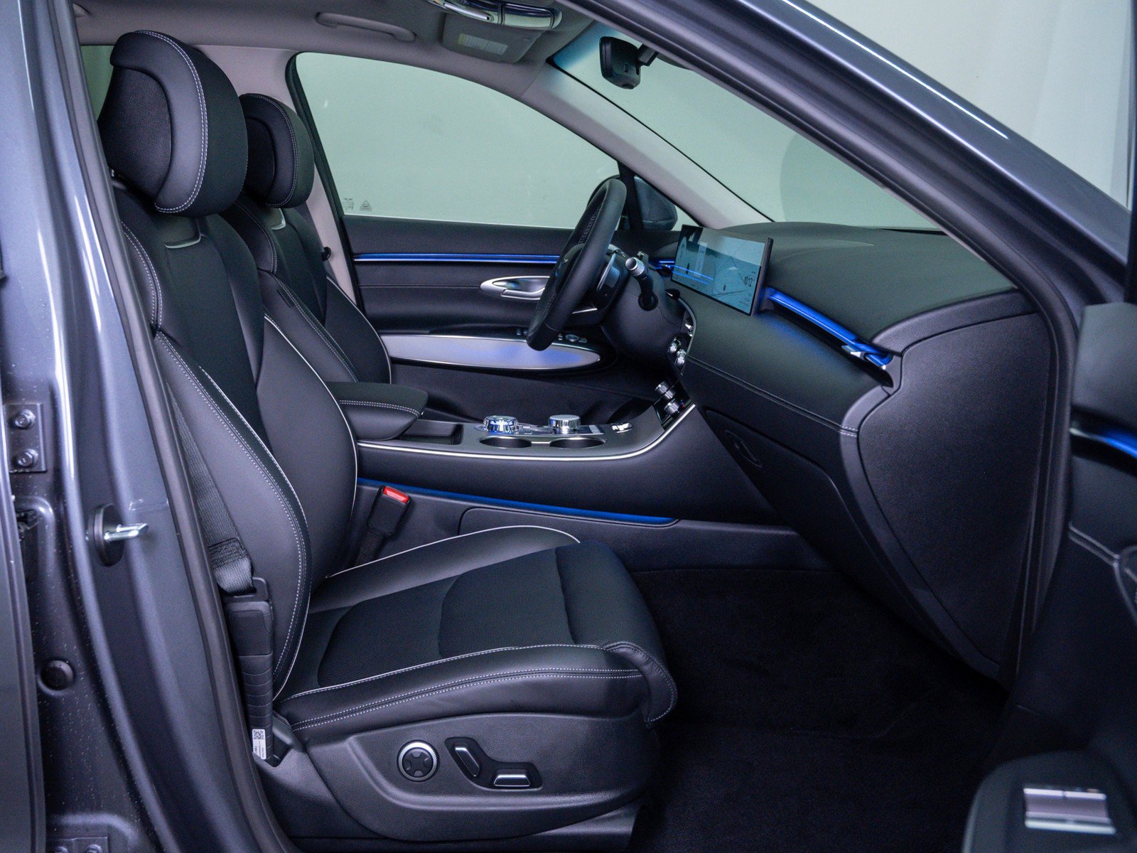 Certified Used 2026 Ceres Blue Genesis 2.5T Select image 11