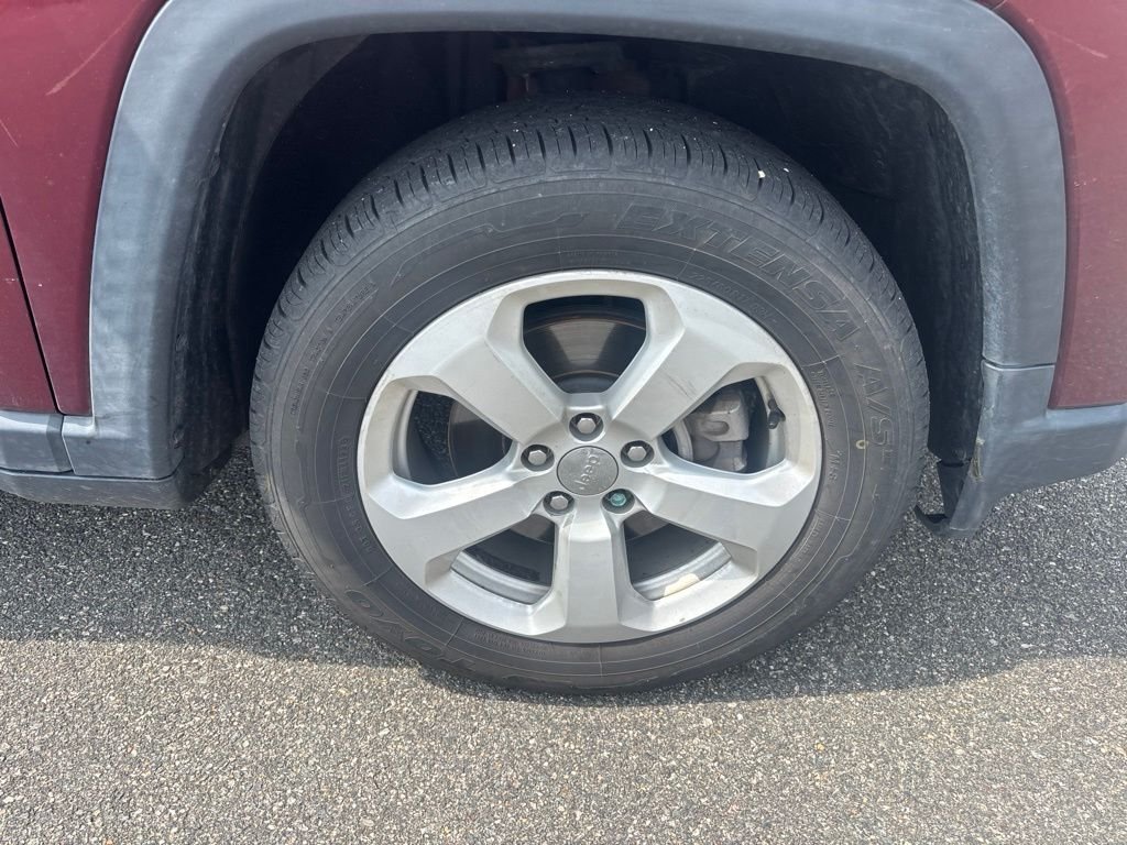 Used 2021 Red Jeep Latitude image 9