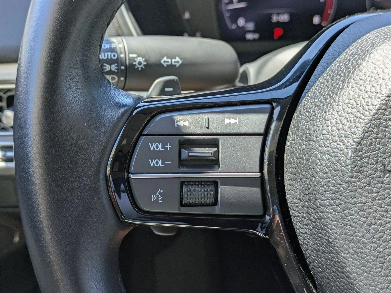 Used 2024 Platinum White Pearl Acura  image 17