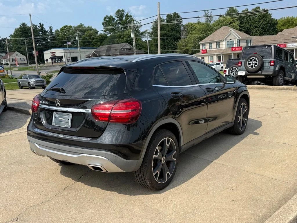 Used 2019 Black Mercedes-Benz GLA 250 image 6
