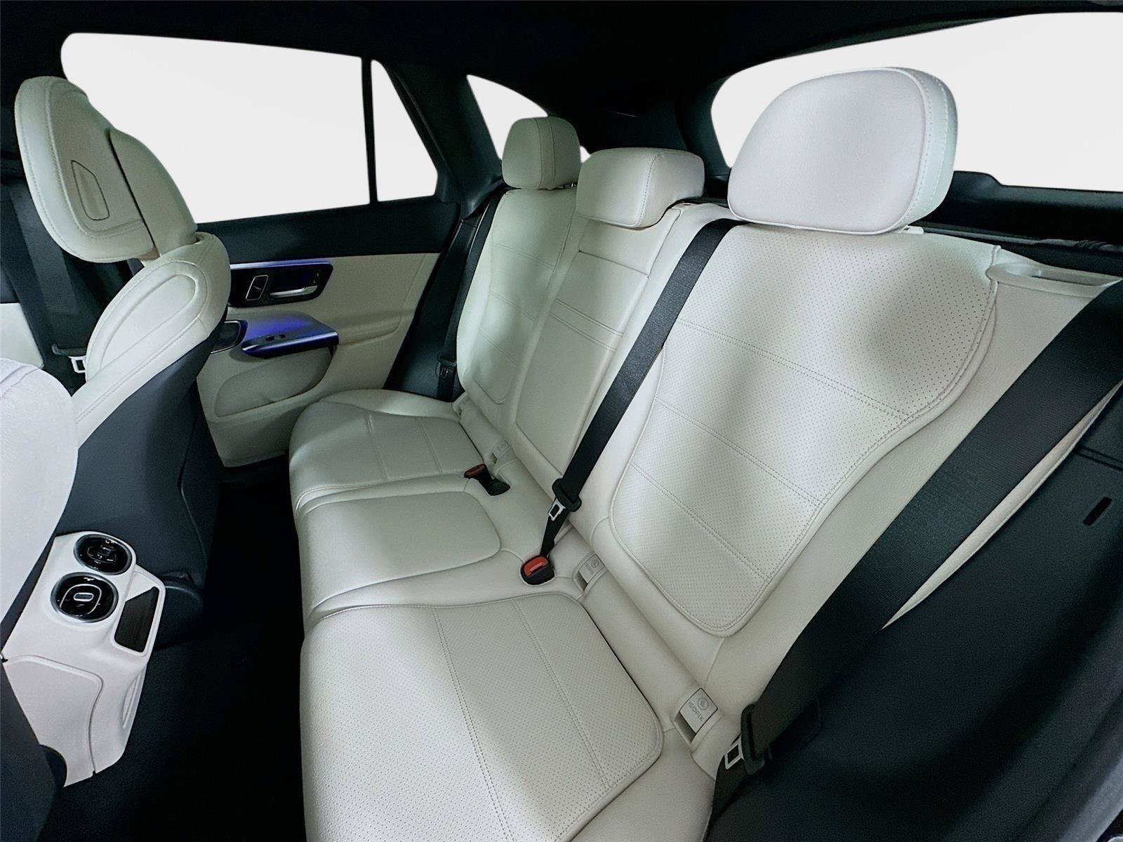 Used 2026  Mercedes-Benz GLC 300 image 31