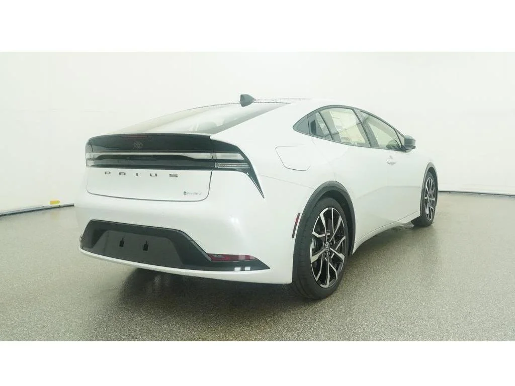 New 2026 Wind Chill Pearl Toyota XSE image 24