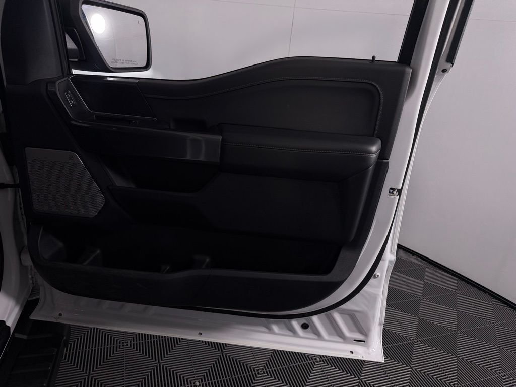 Used 2023 Oxford White Ford XLT image 30