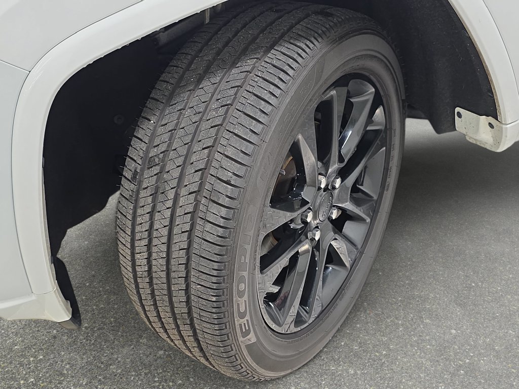 Used 2018 Bright White Clearcoat Jeep Altitude image 30